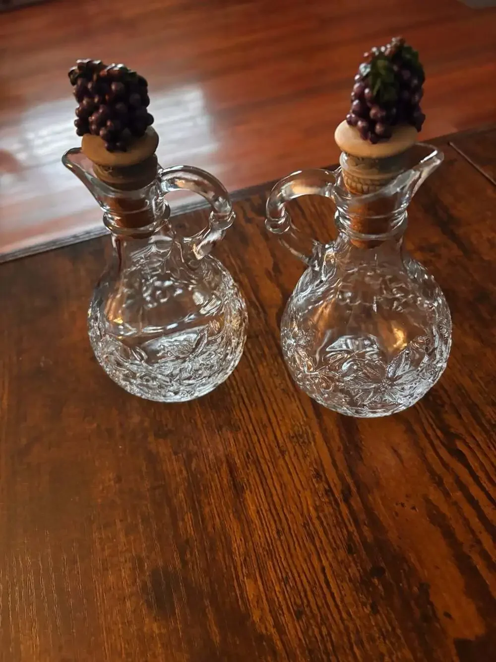 Clear Glass Oil and Vinegar Cruet Set with Decorative Grape Stoppers